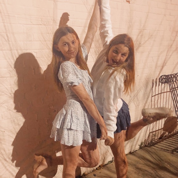 Meet your Posher, Beatrice - Picture 1 of 1